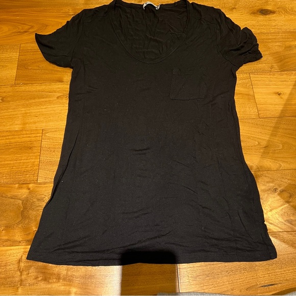 T By Classic Pocket Tee
Grey V-neck T-shirt by Alexander Wang - Picture 1 of 8